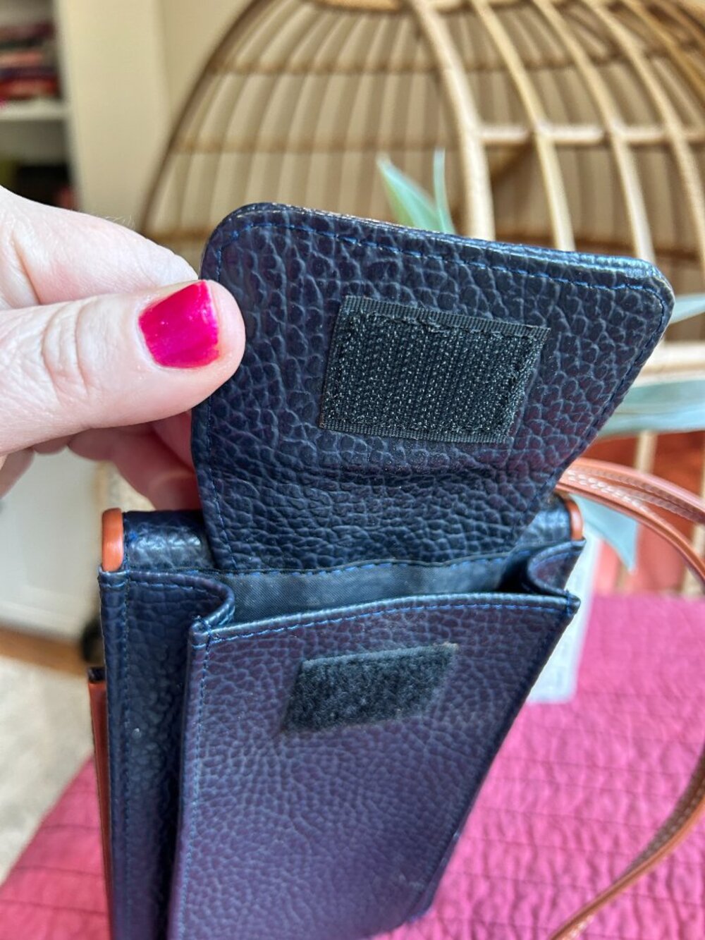 👜 Dooney & Bourke Pebbled Leather Crossbody | Navy + Tan Trim - Picture 9 of 13